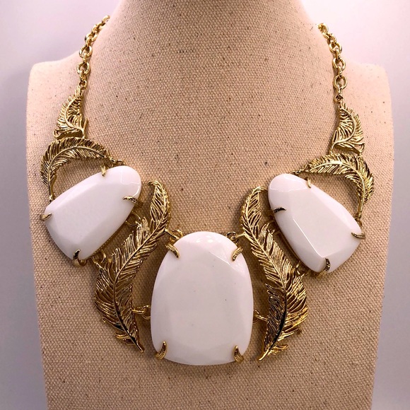 Kendra Scott chunky leaf necklace - Picture 7 of 7